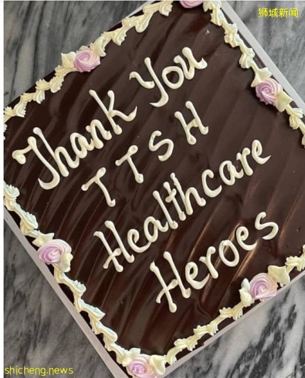 为新加坡被歧视医护人员免费送蛋糕，巧克力、暖暖滴、很贴心