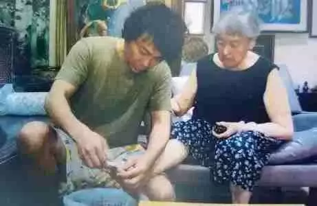 狗血！侵占87歲新加坡富太2億家産！中國男導遊出獄即被驅逐，永不能入境
