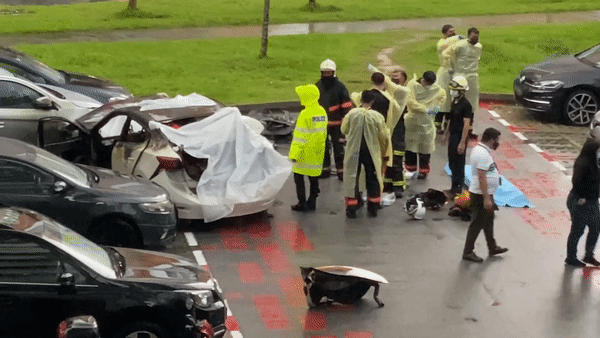 現場淒慘！新加坡白色車輛突然起火，1人死亡