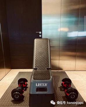 “坡草”林俊杰回新加坡,隔离期间玩起多人直播,大秀新款“电子表”