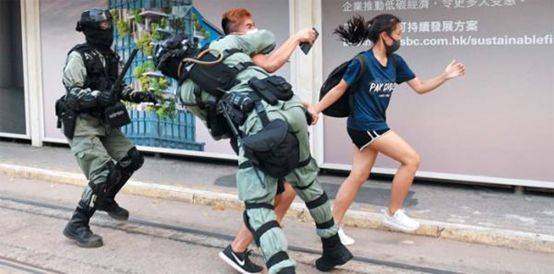 街头暴力抗争不断，香港应向新加坡学什么