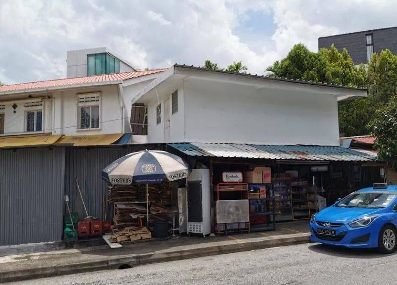 新加坡居然有設在有地私宅區、地下防空壕的老牌雜貨店,你見識過嗎