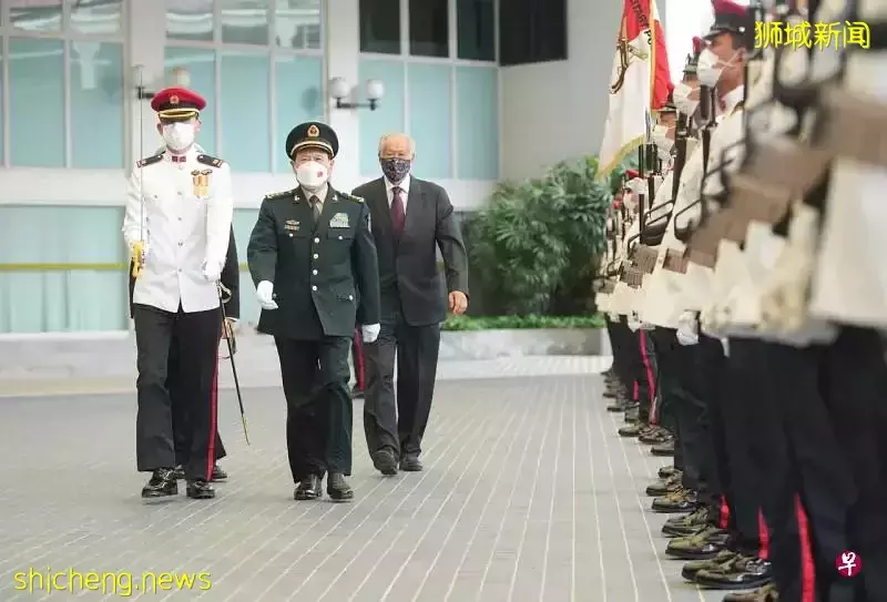 新中首屆防長對話一個擁抱最搶鏡!新美防長10日在香會場邊會面!岸田文雄抵新與李顯龍總理會晤