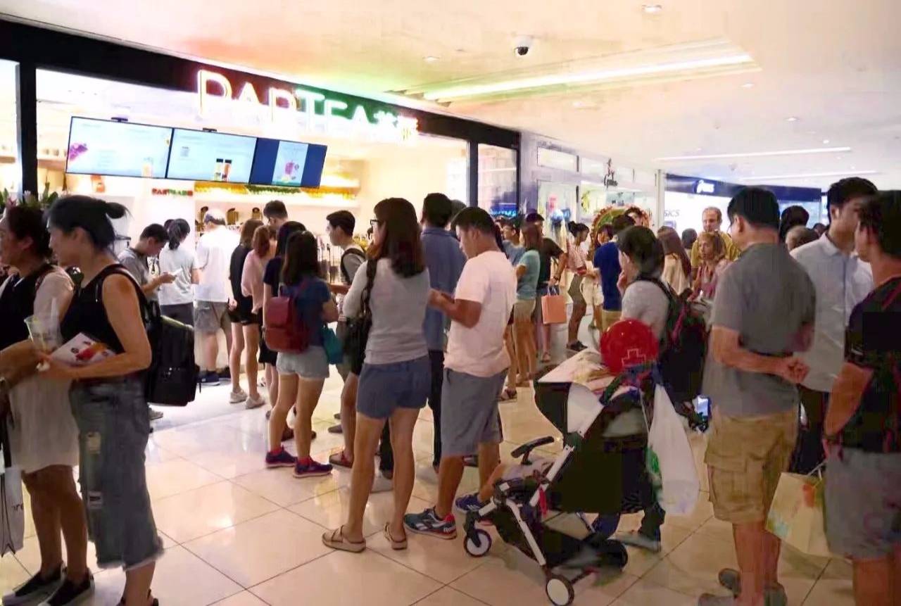 新加坡突现新“网红茶”，那么多人排队只为一杯水果茶！