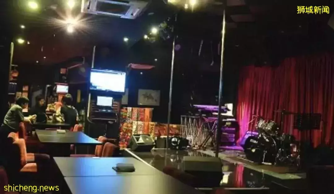 實拍新加坡夜店人浪起伏大狂歡，他爲挂花場女郎豪撒錢！下周病例一天2萬