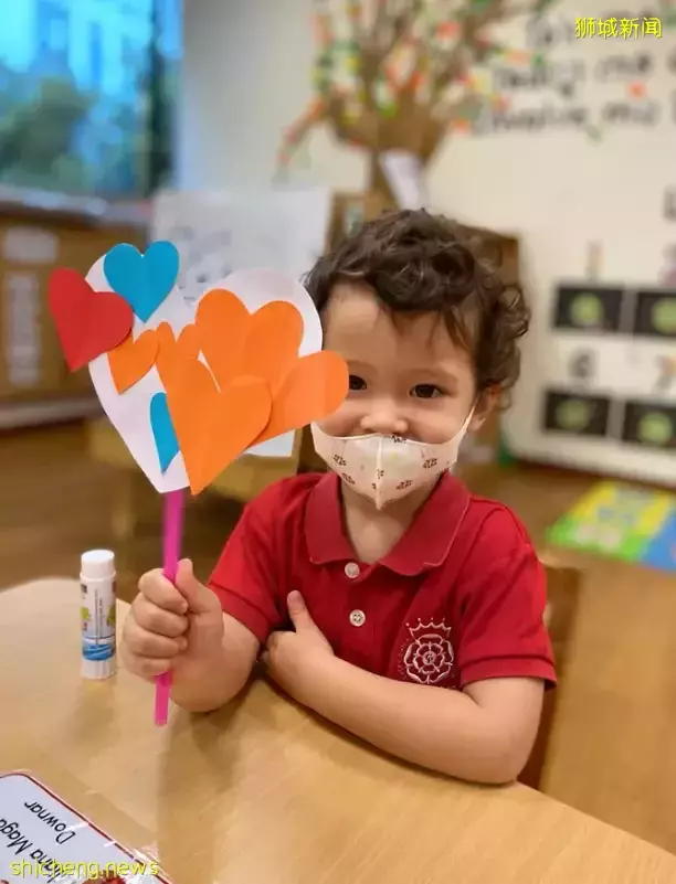 這間新加坡幼兒園火了！西方教育法+中國傳統文化，學編程、京劇