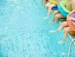 出租新加坡公寓游泳池牟利?游泳教练惹争议