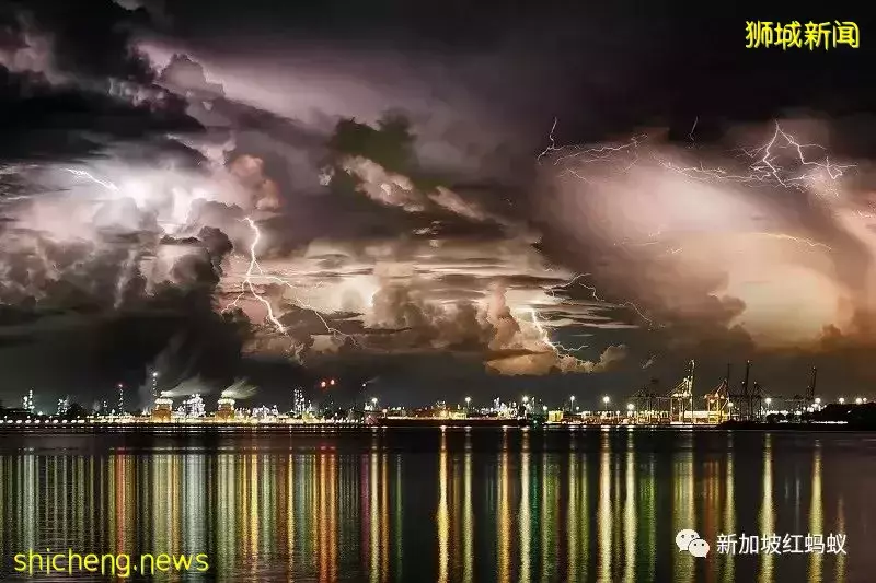 被稱爲全球“閃電之都”的新加坡　半小時內落下40道閃電