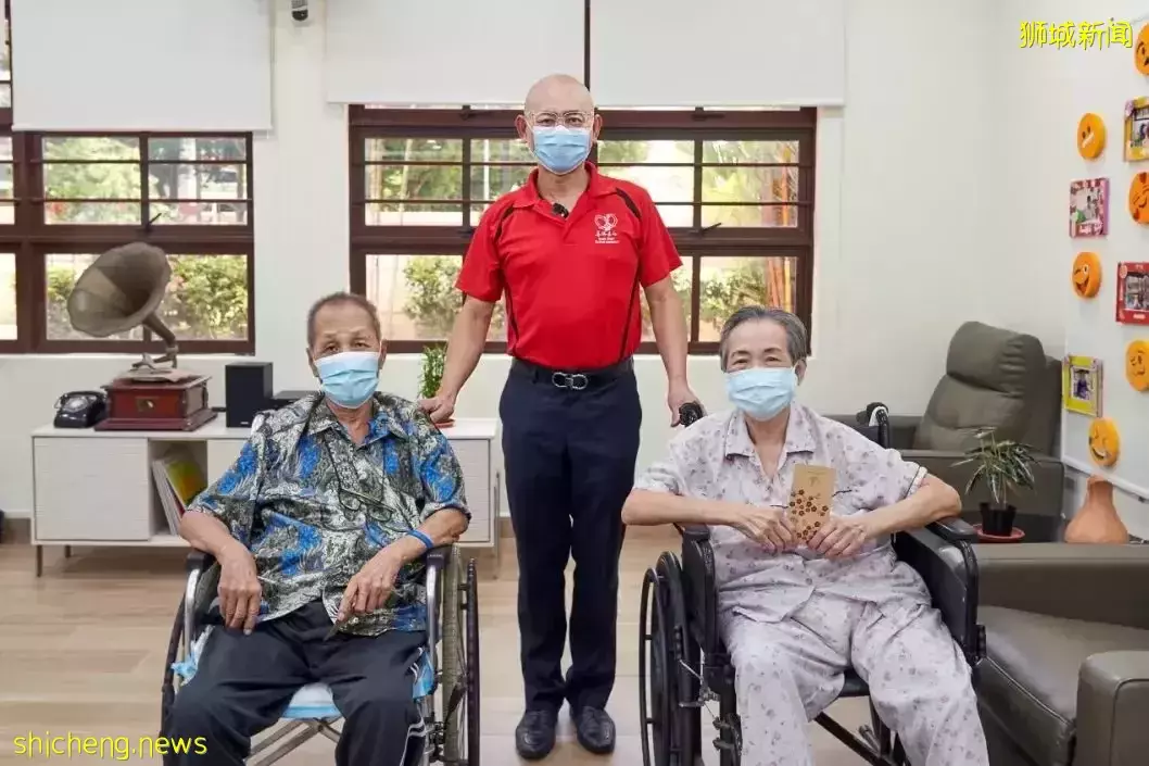 母親節當天，在新加坡的他們讓人感動落淚