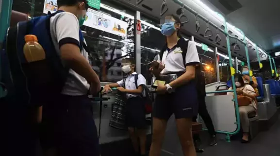 怎么买饭？搭校车？认识新同学？新加坡小学生10个干货小贴士