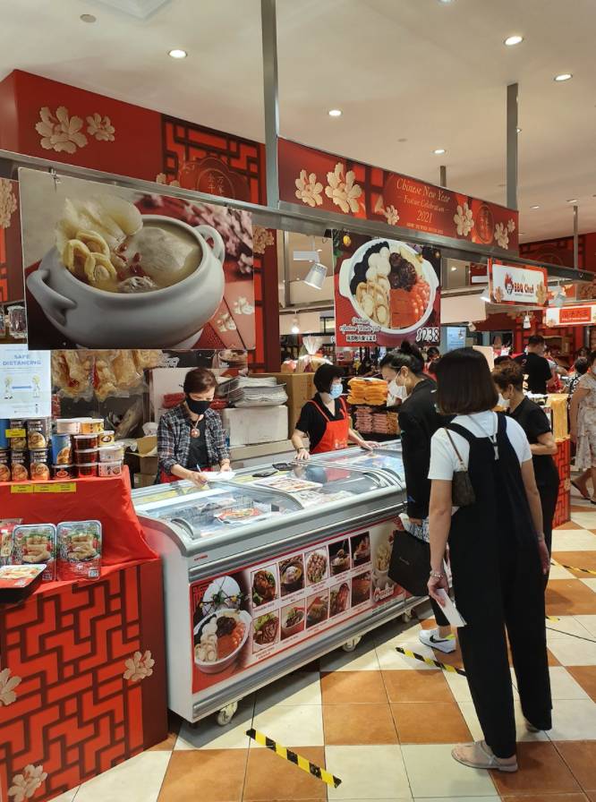 由于COVID 19大流行，高岛屋的2021年春节交易会上展位减少至24摊位