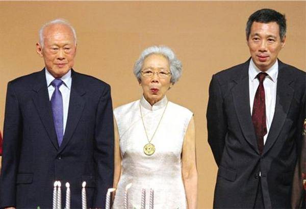 李光耀追悼會，女兒李玮玲泣不成聲：我是一名客家人，必須堅強