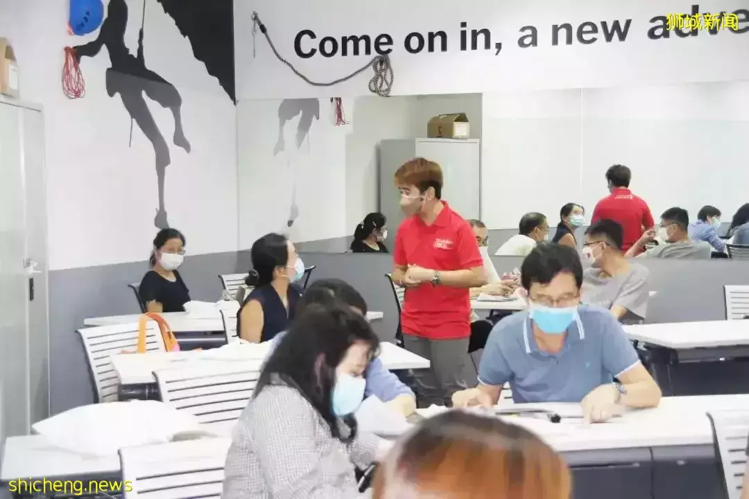 揭秘新加坡職場生存現狀，多少人與高薪失之交臂