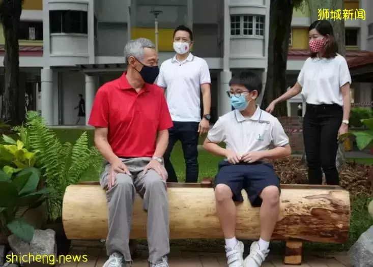 主动“搭讪”新加坡总理李显龙，居然兴奋地忘记合影啦