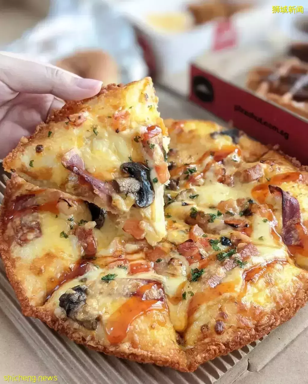 Pizza Hut超级优惠🍕 三月份披萨只需S$0.99！使用促销代码即可兑换一份🤤 