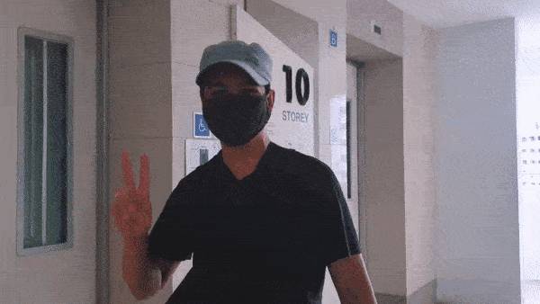 新加坡外卖小哥收到1000新币小费，当场就懵了