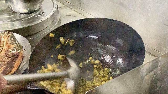 比雙11剁手更恐怖的事情是——這家烤魚、小龍蝦，竟然讓人