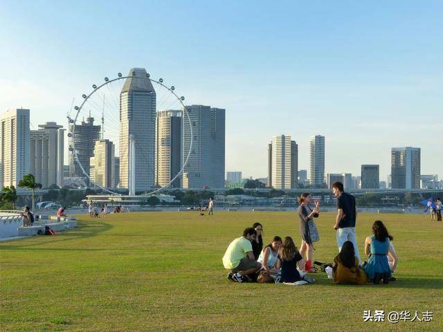 新加坡74%都是華人，爲什麽把英語當成第一語言