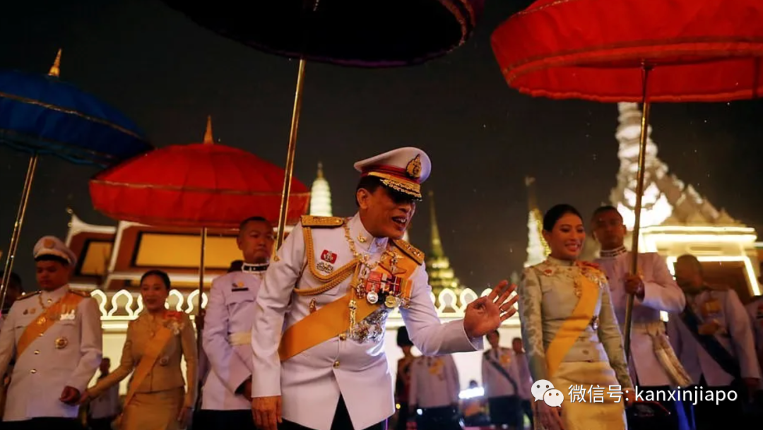 今增 7 | “泰国甄嬛”出狱首次回宫,曼谷骚乱持续,多处出现香港独立、台湾绿营旗帜