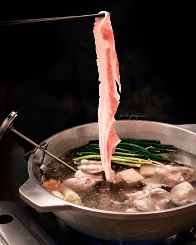 想要吃火鍋，又怕高熱量？新加坡的日式牛肉火鍋幫你擺脫這份困擾