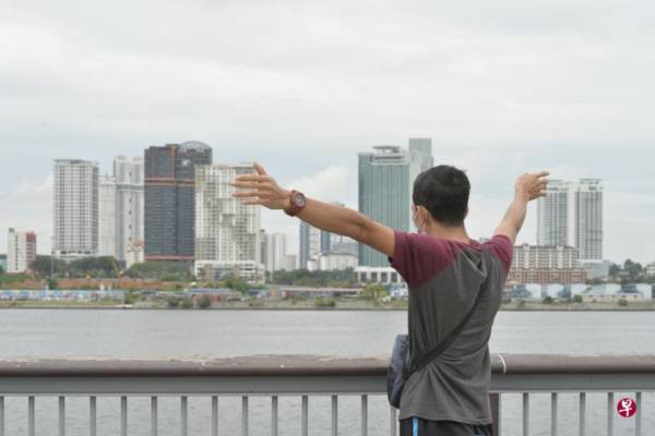 望著燈火通明的故鄉 馬勞想家了