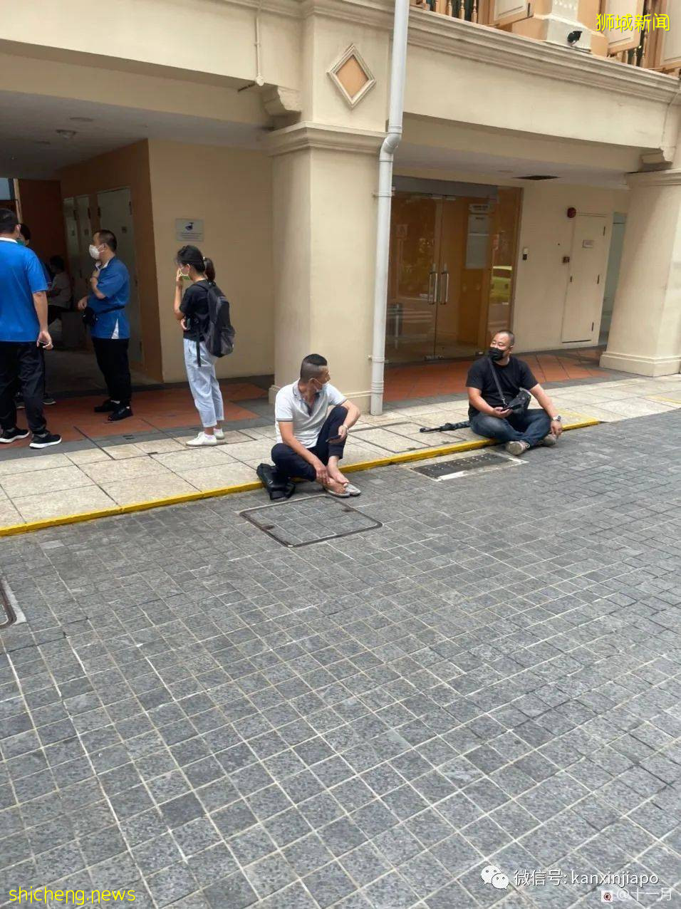 漏夜排队、搬小板凳、千人预约,为打科兴新加坡居民拼了