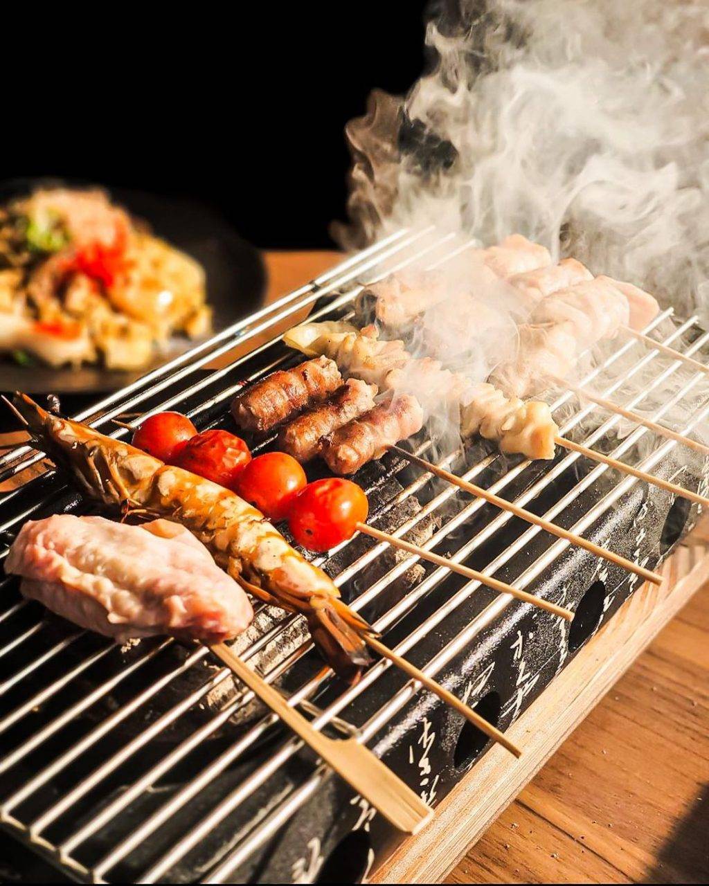 DIY自己动手烤🤩 新加坡手动自烤日式串烧,每串只要S$1🍢 边吃美食边喝小酒,下班聚餐绝佳地点