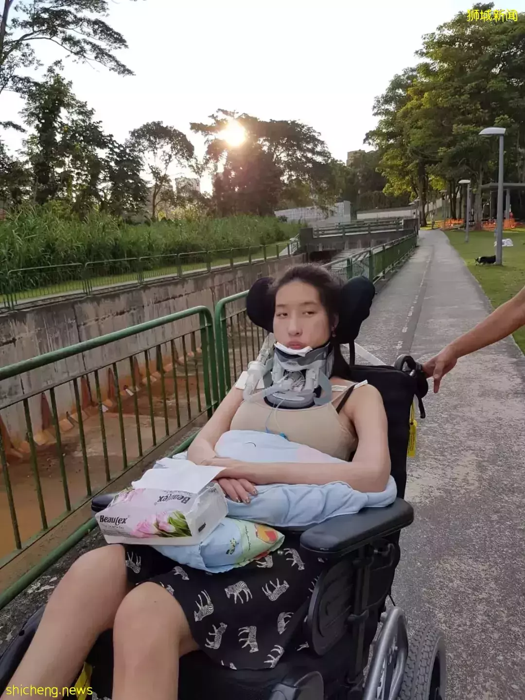 24岁女儿患渐冻症 父母不离不弃助女儿续写八年人生