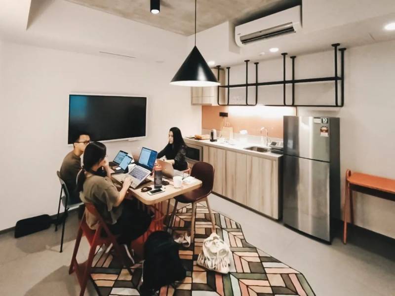 政府宣布给全体新加坡人发$100消费券!酒店推出了神奇的“工度假”