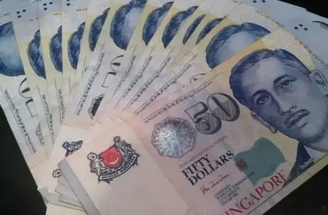 公然違規!新加坡克拉碼頭百人狂歡跨年: 不戴口罩、貼面跳舞!或導致超級傳播