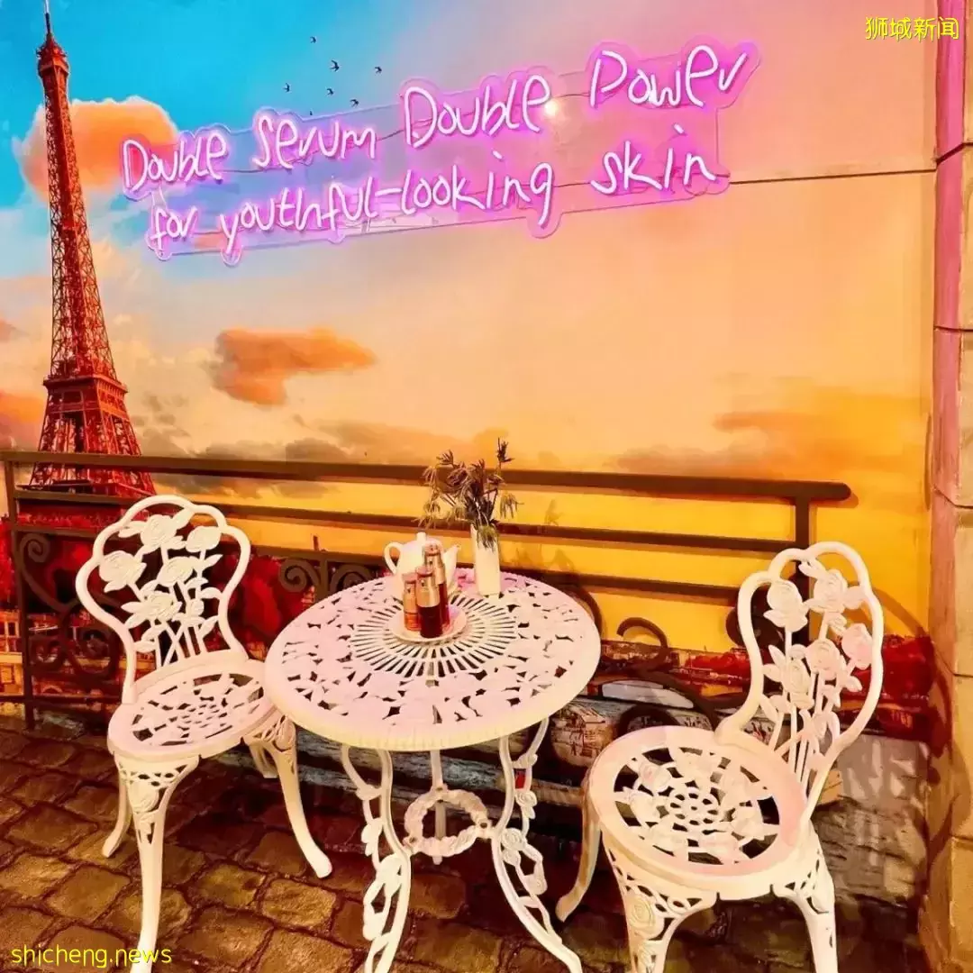 送盲盒、拿旅行小样、喝冰镇咖啡,娇韵诗快闪太豪了吧