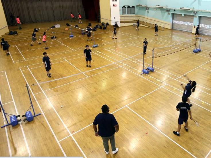 新加坡举办全国校际运动会，赛场内最多允许50人参赛