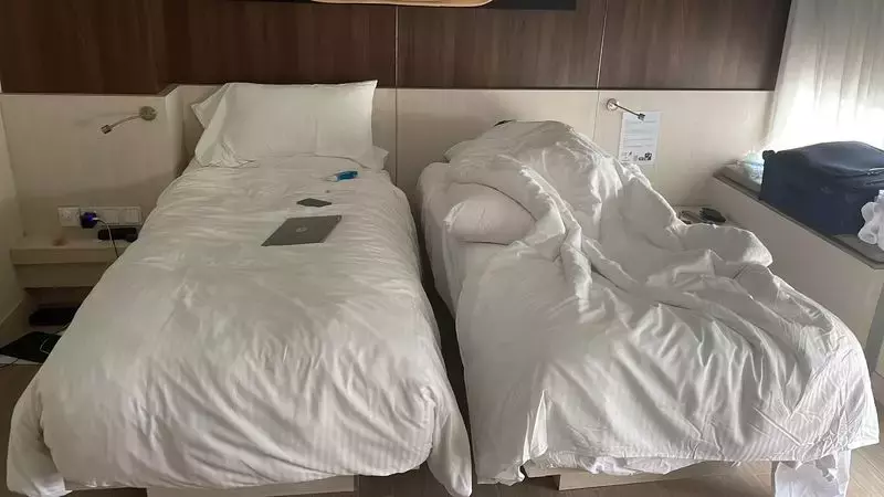 外媒曝游客进新加坡遭遇,卫生部强烈驳斥:来这里就要遵守规矩