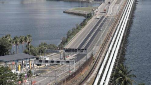 面對高達3000新元的隔離費,他們選擇在新加坡過年