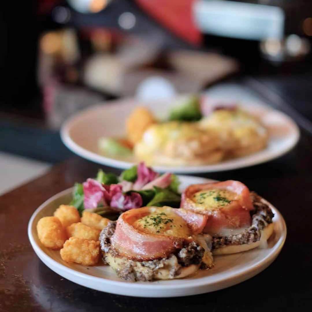 陰天的獅城，喚醒我的不是鬧鍾，而是"Egg Benedict"