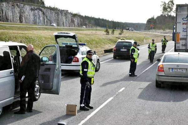 醉驾的人都不怕死吗,布莱德路汽车司机醉驾撞货车被捕