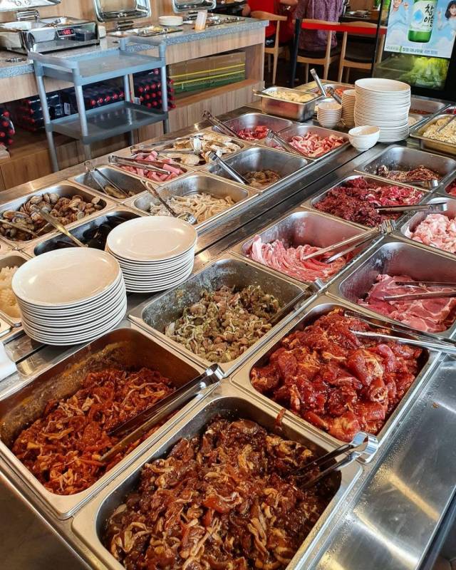 “吃锅瘾”81样新鲜食材、7种特制汤底！每人S$14.90起🔥 火锅烧烤，无限量吃到饱