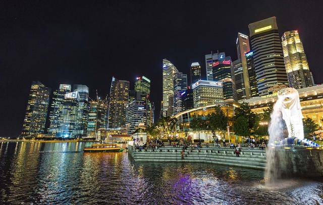 观赏新加坡夜景的绝佳地，夜色中的克拉码头