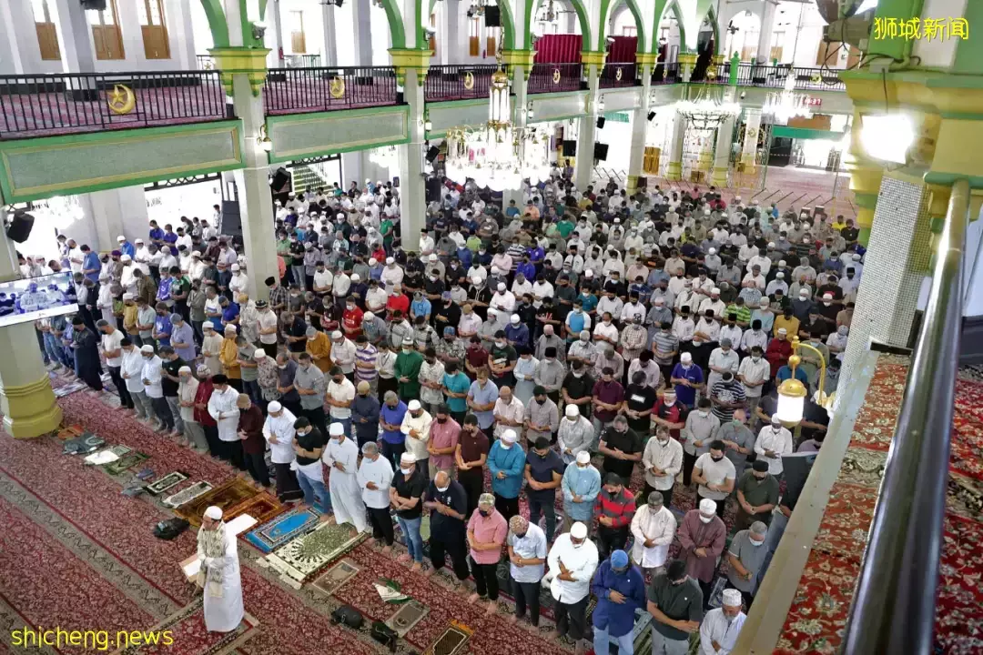 首个解封周末!新加坡全岛到处是人,机场、酒吧、商场,连新山也挤满!或进一步解封