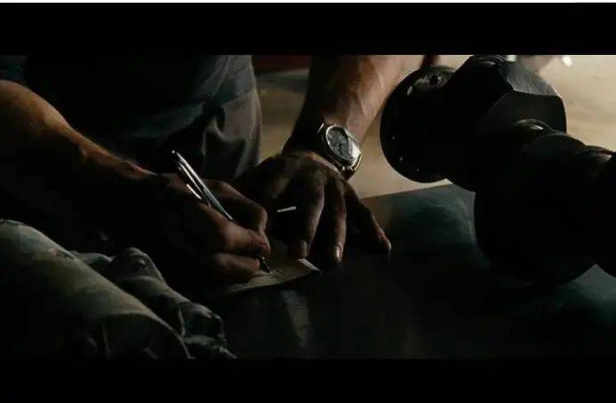 新加坡“滴滴”上发现犯人定位脚环,监控犯人逃逸