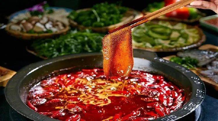 媒體：疫情放緩後的新加坡民衆正“報複性吃喝”