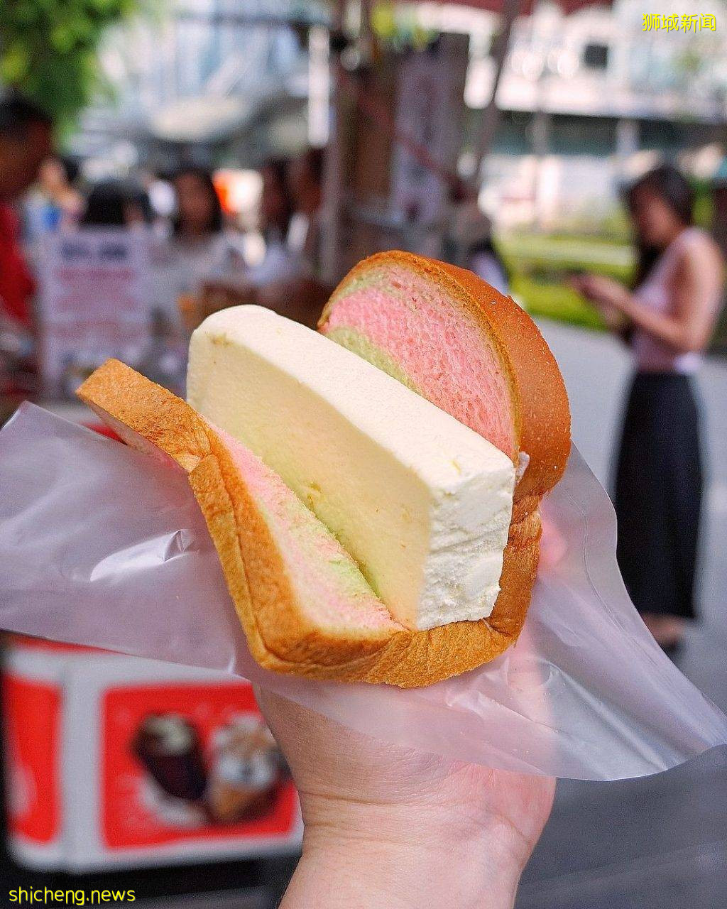 免费领取三明治冰淇淋🤤 下载指定应用程序即可获得!活动截止9月27日📣