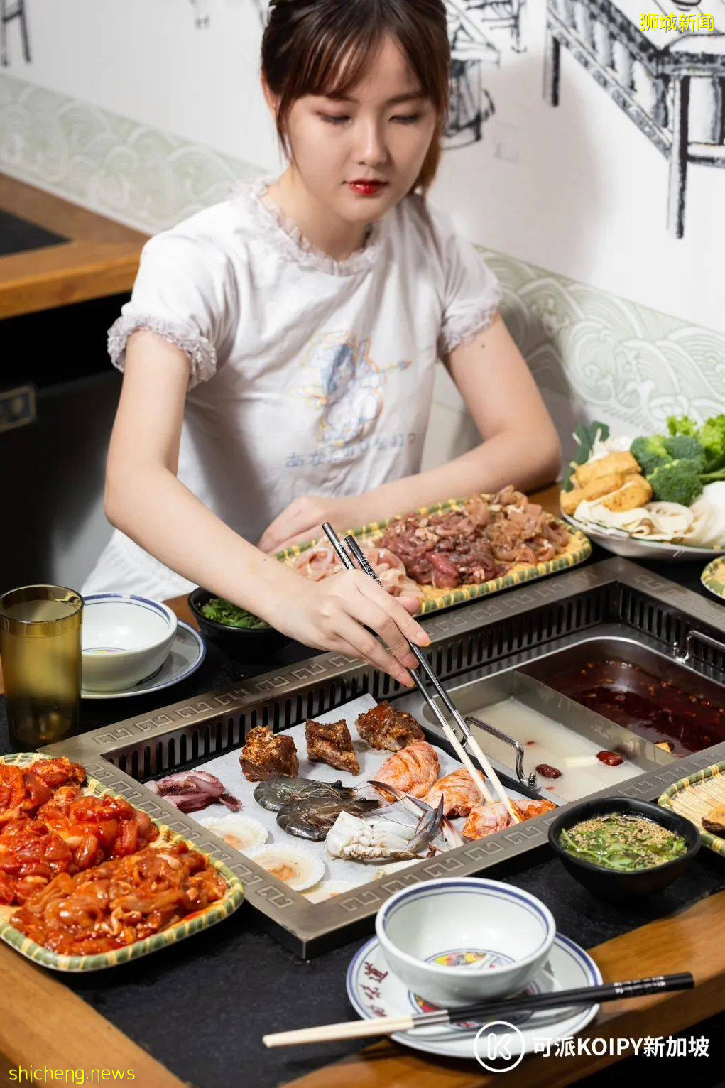 小木凳自助火锅新店开业两人同行一人免单，还送菜