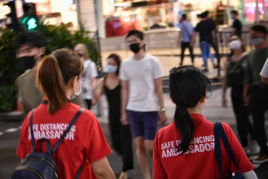 十人遊艇派對處罰結果出爐，華人男子PR被縮短，ICA通報警告