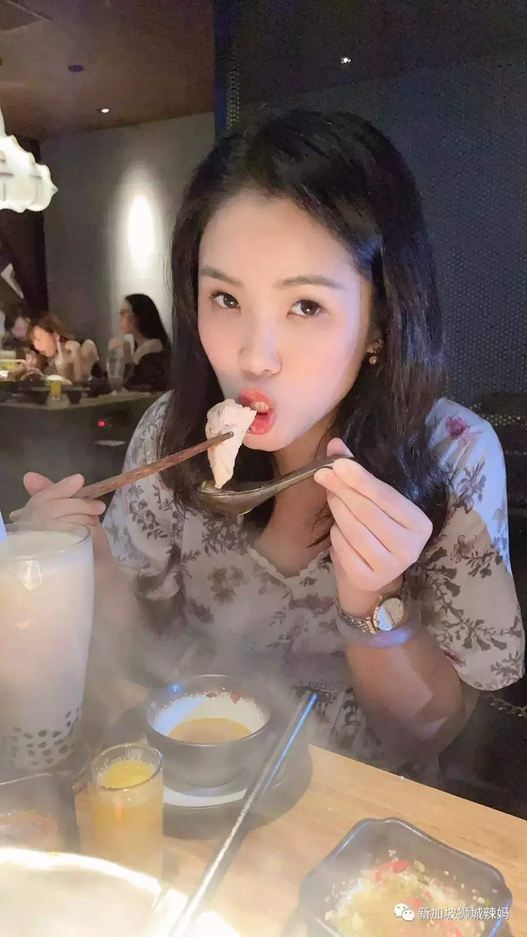 排队5小时!网红凑凑火锅来新加坡了!锅底无限续、奶茶免费喝!菜品大曝光