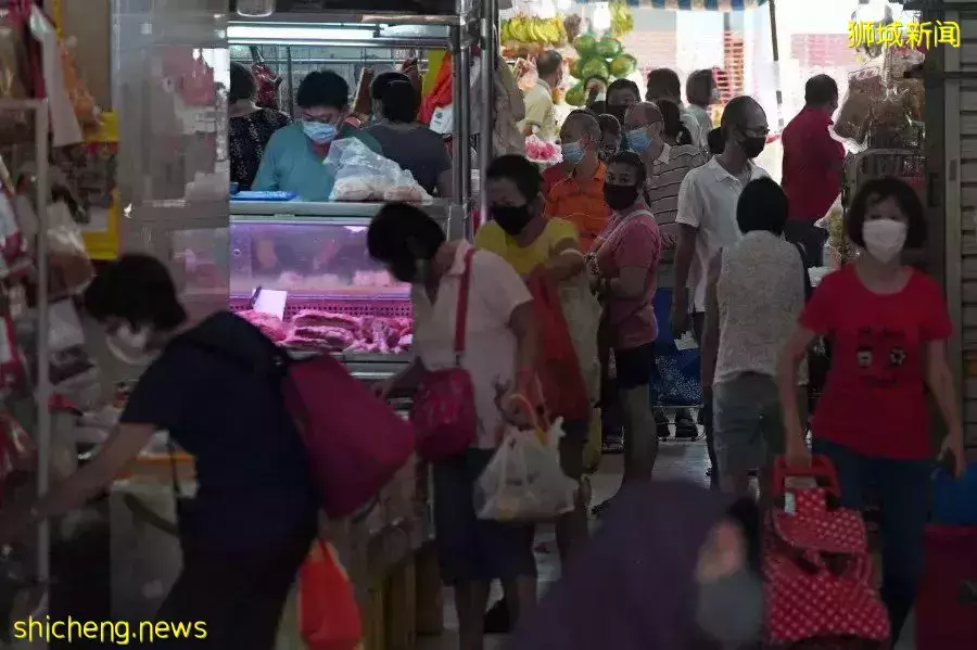 新加坡公司高管为三餐温饱打电话求助！“工资跟不上涨价...”