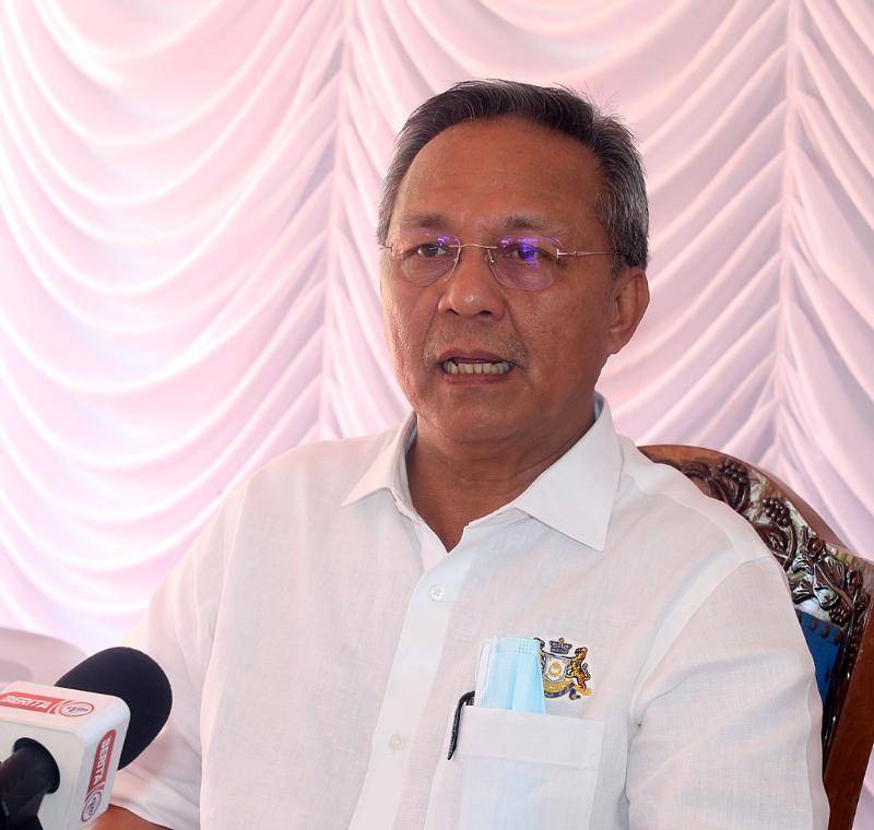 哈斯尼:讓40萬人接種 · 往來新馬國人列第二階段接種名單