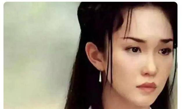 新加坡“国宝级演员”范文芳,爆红后被封杀,用13年再走向巅峰