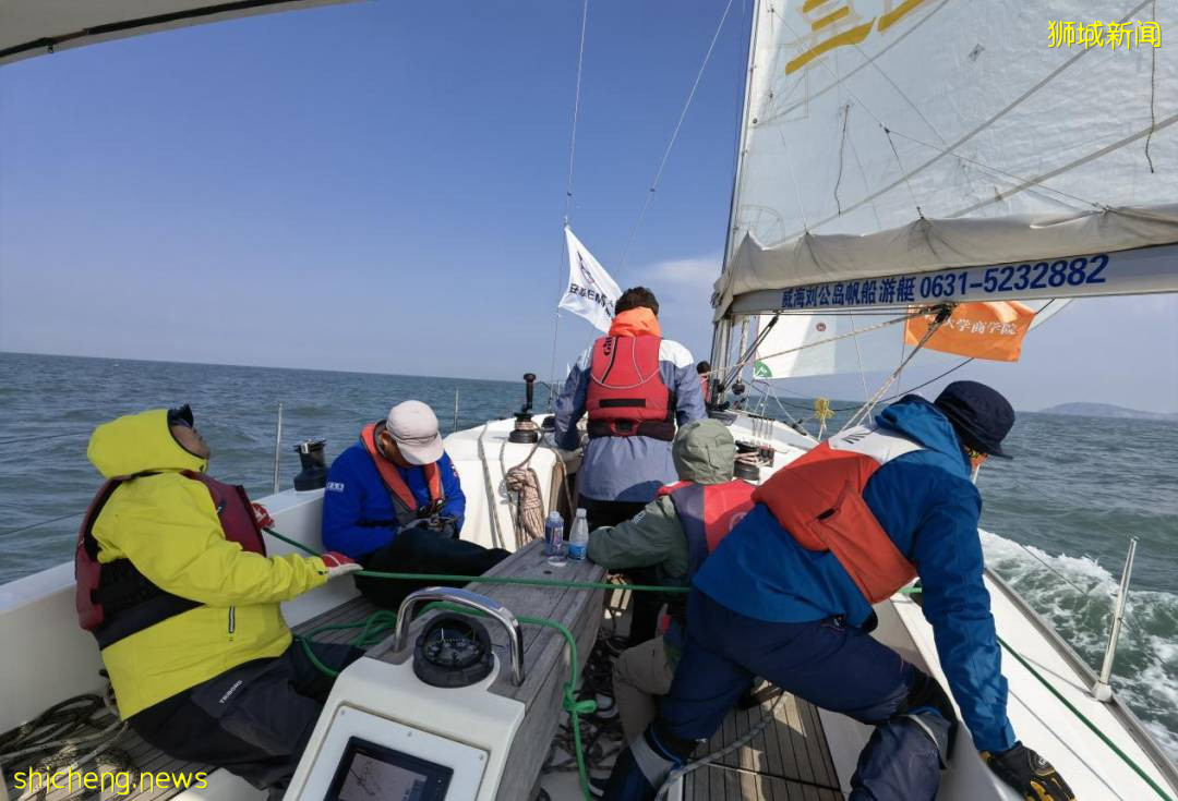 新国大商学院帆船队首次出征夺冠