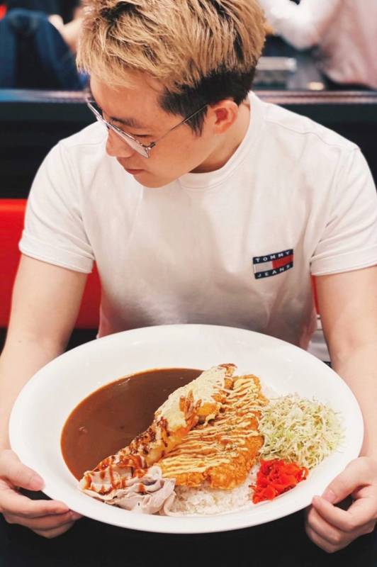 盤比臉大的日式靈魂咖喱飯🍛！ 料超足+量超大！新店開張隱藏菜色大公開！新店開張還有特價券可領喔